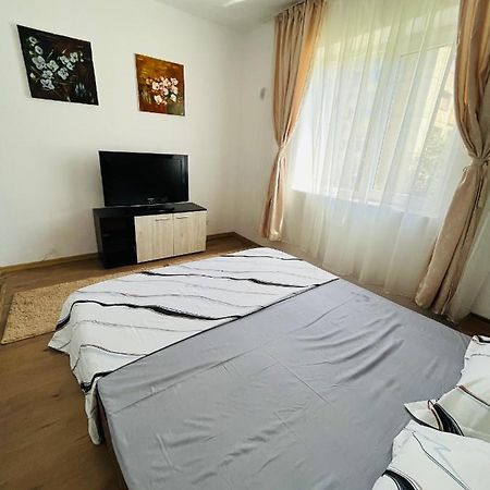 Apartamento Apartament Yasmy Orşova Exterior foto